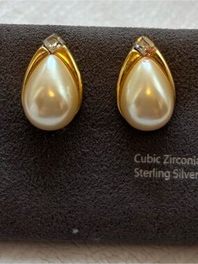 Pear-shaped Pearl Earrings